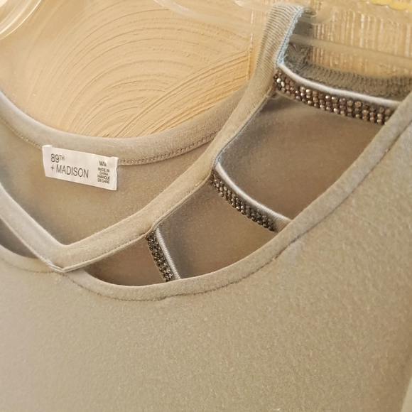 NWT 89th & Madison Dessert Green Short Sleeved Blouse w/ Rhinestone Cutout Neck - Picture 4 of 7